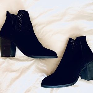 BLACK BOOTIES •EXPRESS • SIZE 7